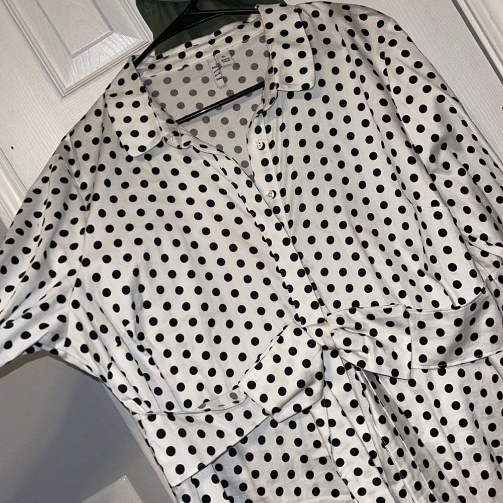 XL polka dot button up shirt with added bow